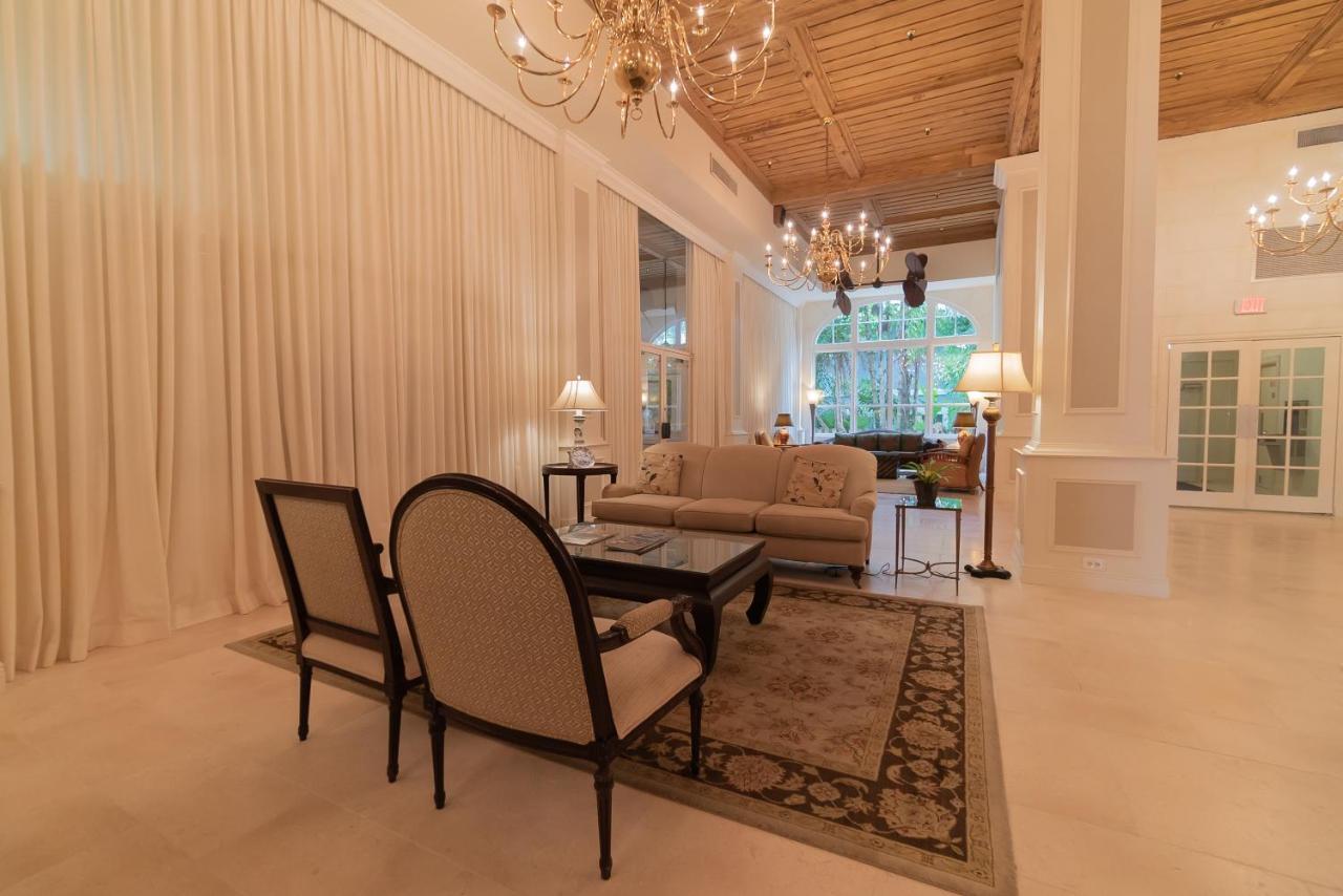 Palm Beach Island Condominiums 外观 照片