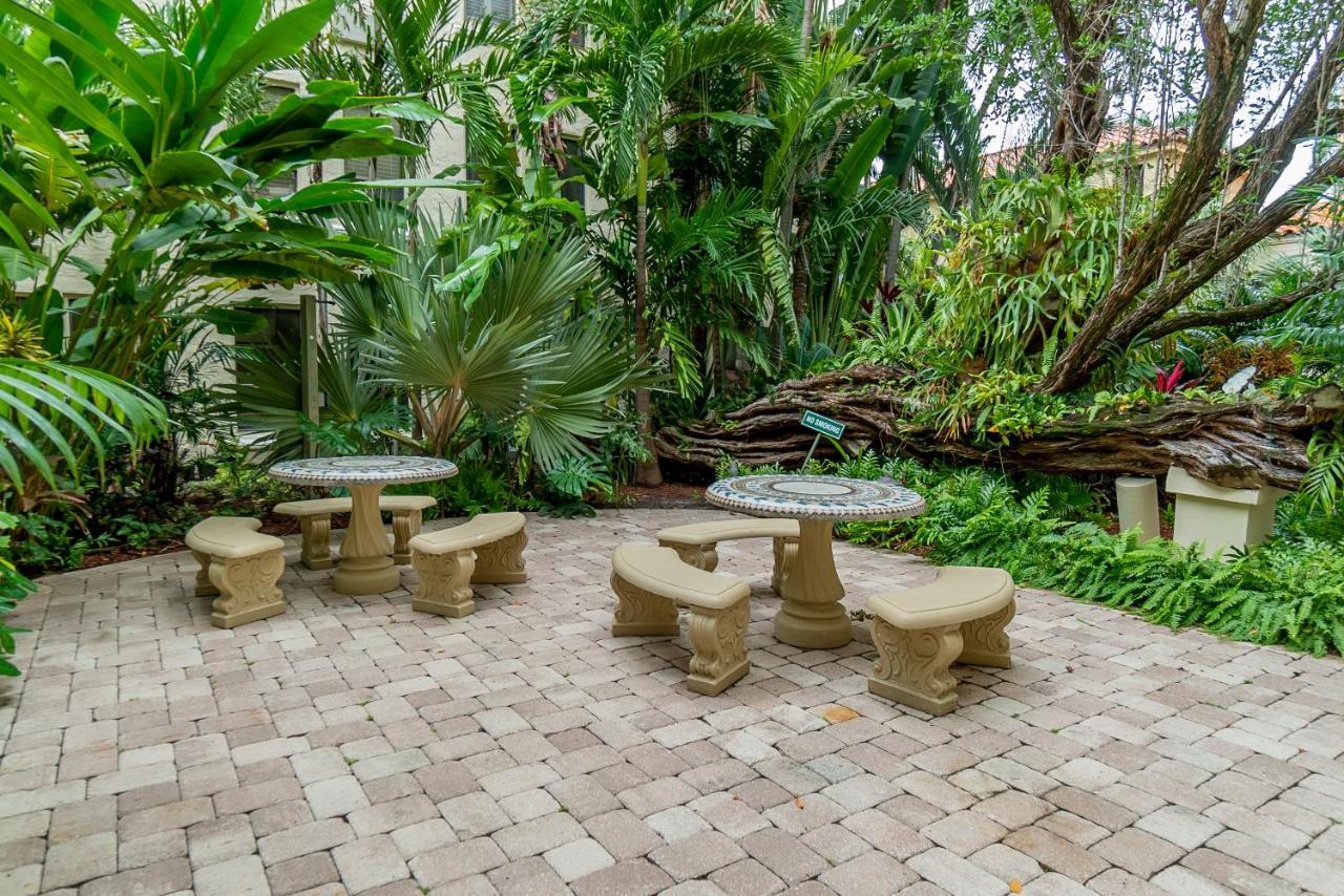 Palm Beach Island Condominiums 外观 照片